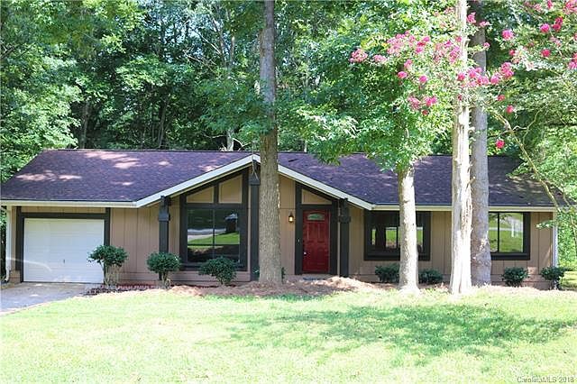 1st image of 220 Paradise Dr