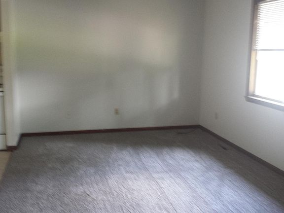 5th image of 136 W 2nd St #136