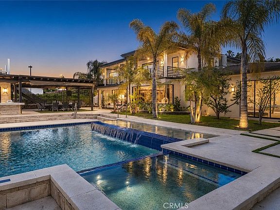 3rd image of 5334 Encino Ave