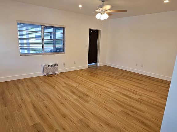 3rd image of 916 W 42nd St #104
