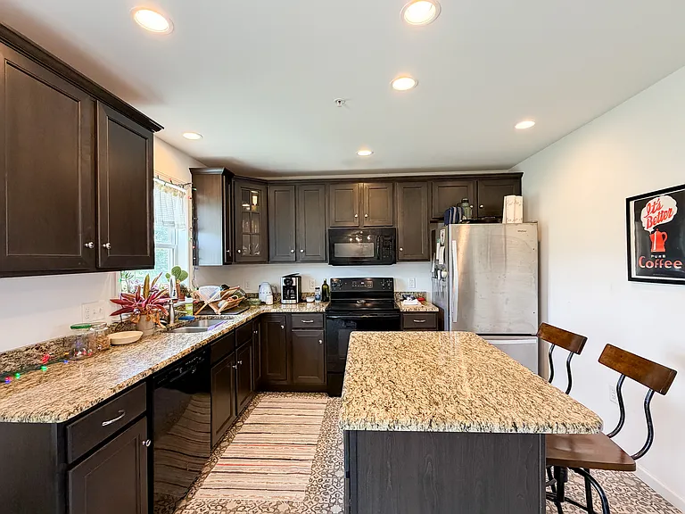 37 Southside Dr — Photo 11