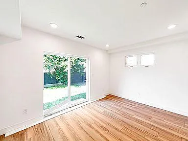 1235 1/2 W 39th Pl — Photo 7