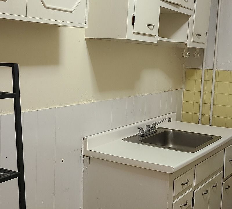 1st image of 2756 27th St APT 2L