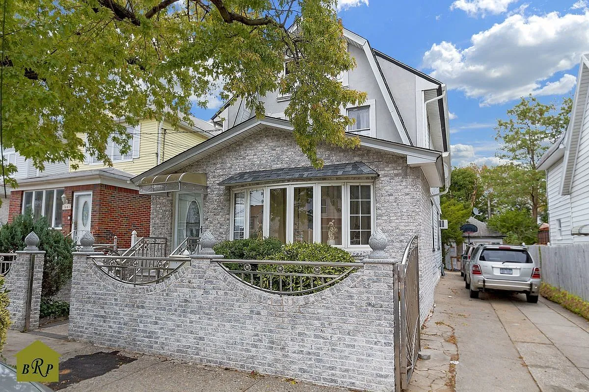 1667 E 51st St photo 1