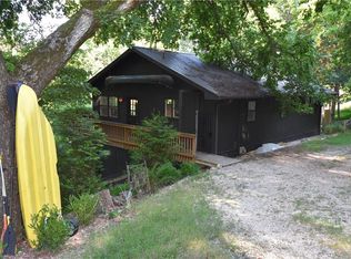 69 E Bluff Rd, Eureka Springs, AR 72631