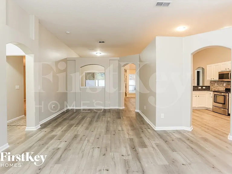 2444 Bentwater Dr W — Photo 7