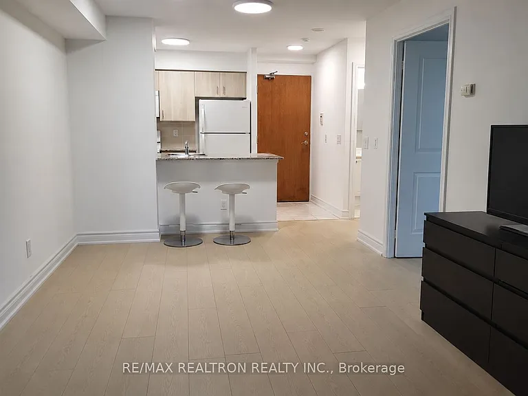 31 Bales Ave #208 — Photo 2