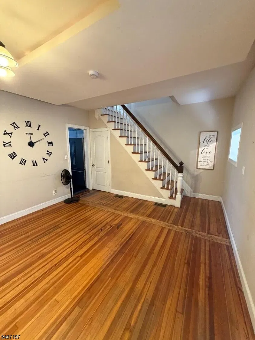 2 bed, 1.0 bath, $2,500 — Photo 2