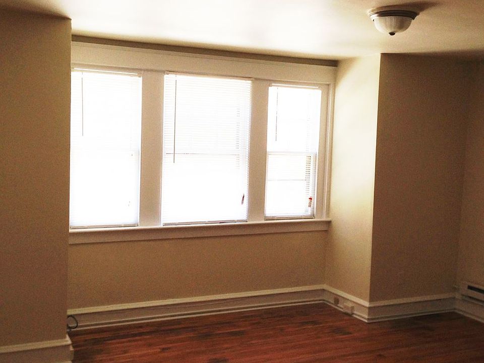 2nd image of 4202A Woodland Ave