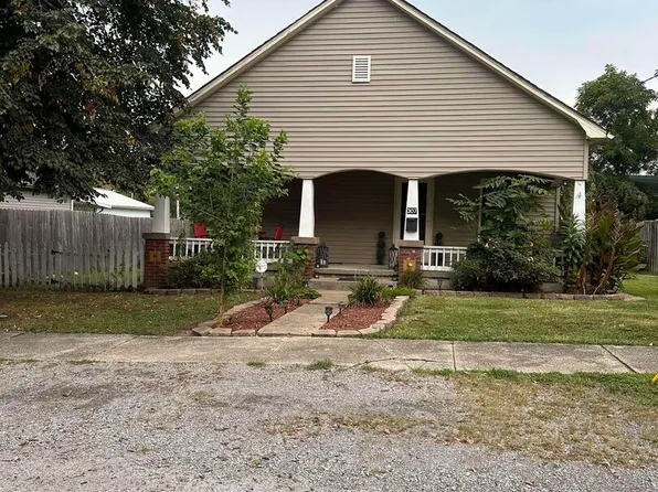 307 W 5th St, West Frankfort, IL 62896