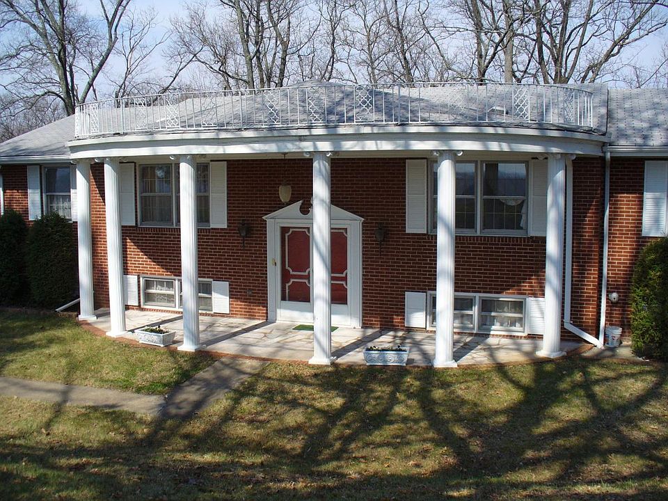 Split Foyer brick house with 2 car garage