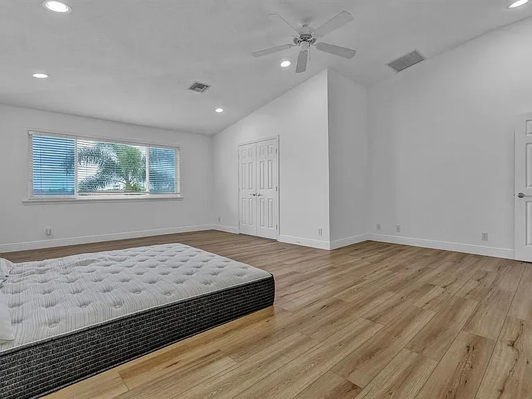 10290 NW 60th Pl — Photo 14