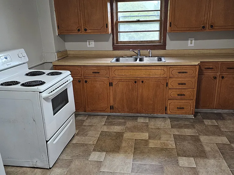 345 E Prospect St — Photo 2