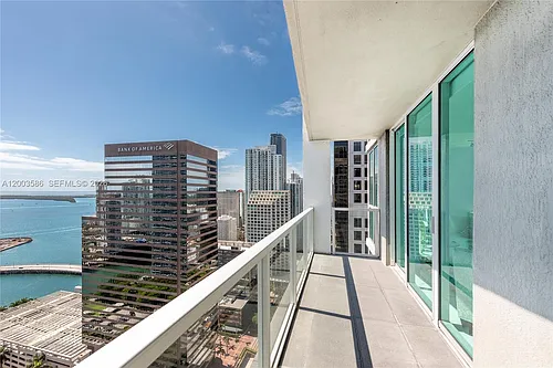 500 Brickell Ave Photo 1