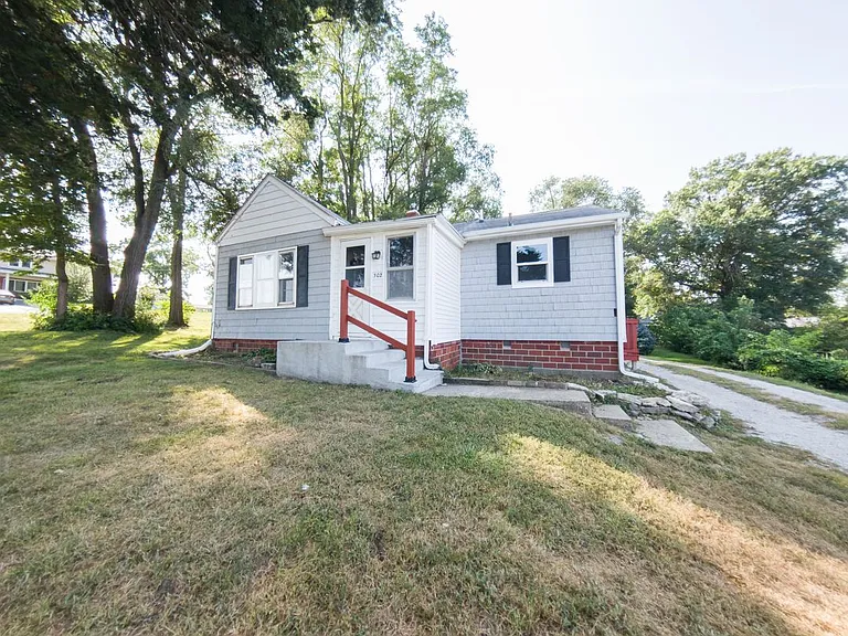 302 Porter Ave — Photo 17