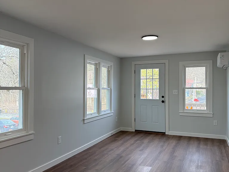 485 Pine St — Photo 3