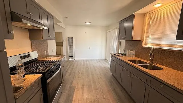 Building Photo - 10838 Vernon Ave #21