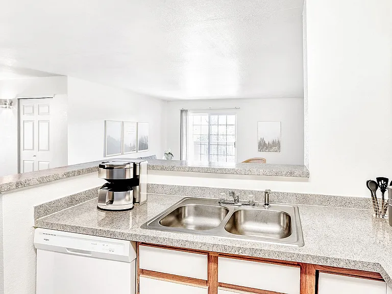 Riverwalk Apartments — Photo 13