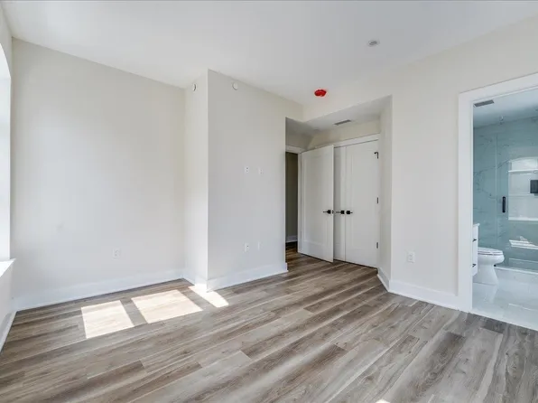 237 Washington Street image 17 of 34