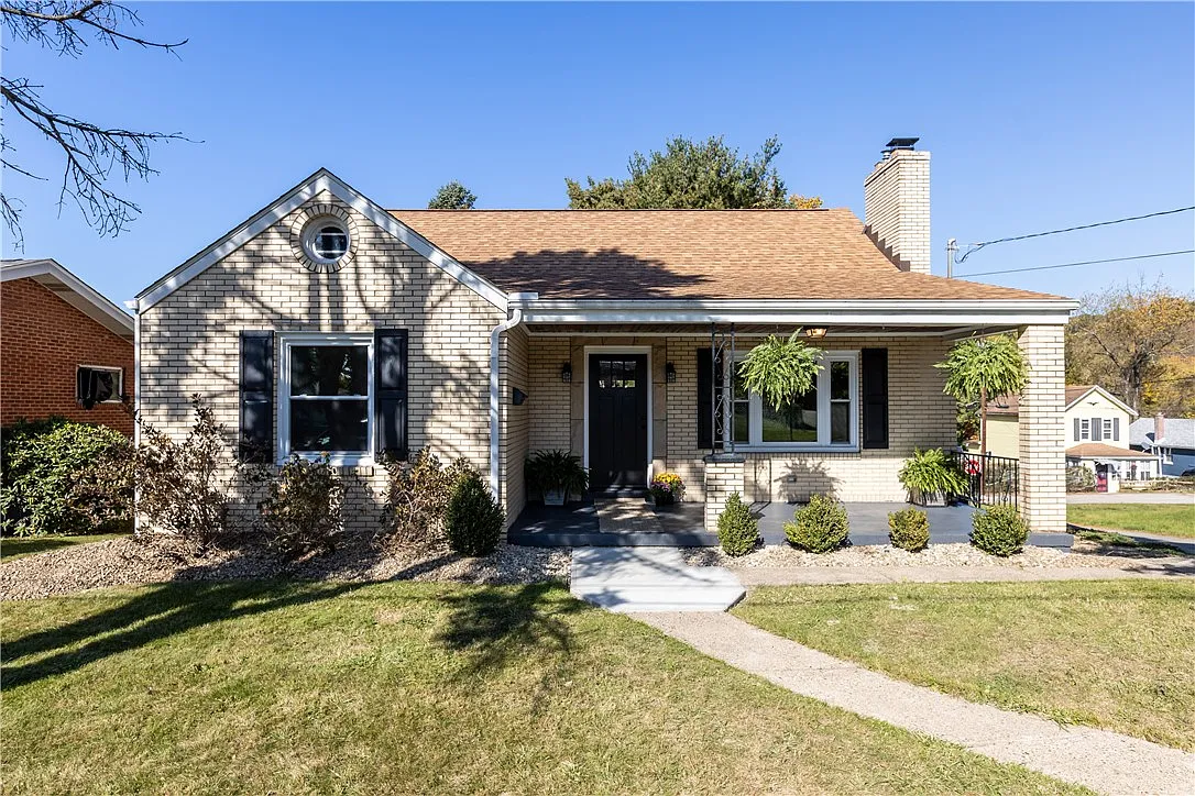 1095 Martin Ave photo 1