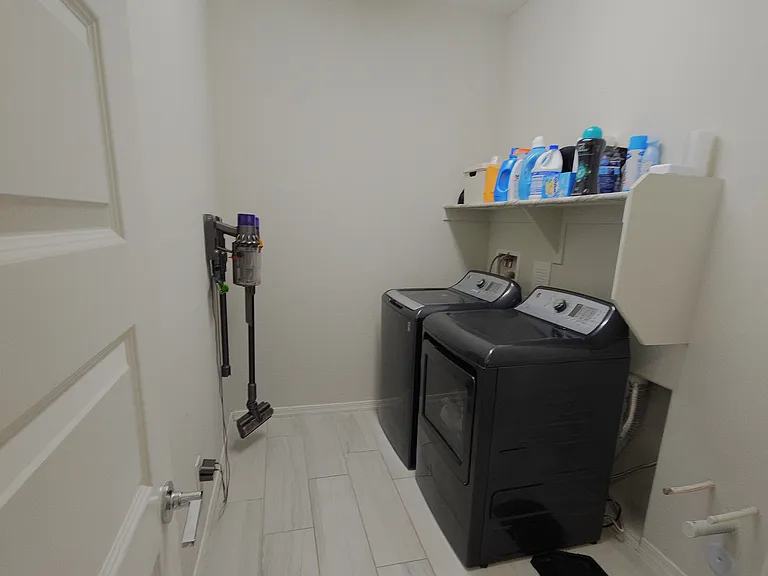 Laundry room. Gas Dryer.
