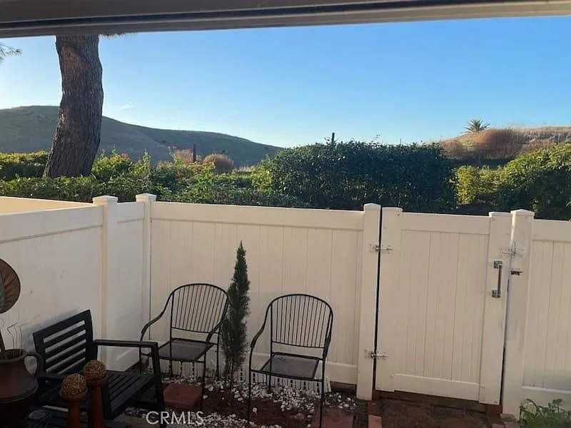 2 bed, 1.5 bath, 1041 sqft, $1,500 — Photo 2