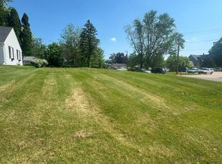1512 N 5th St, Clinton, IA 52732
