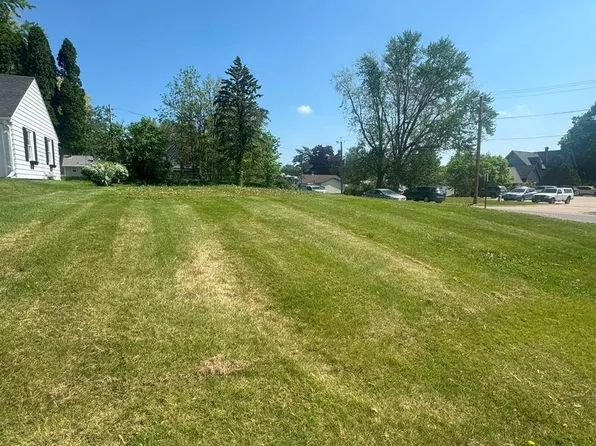 1512 N 5th St, Clinton, IA 52732
