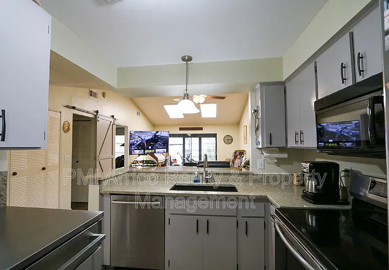323 Knottwood Ct — Photo 11