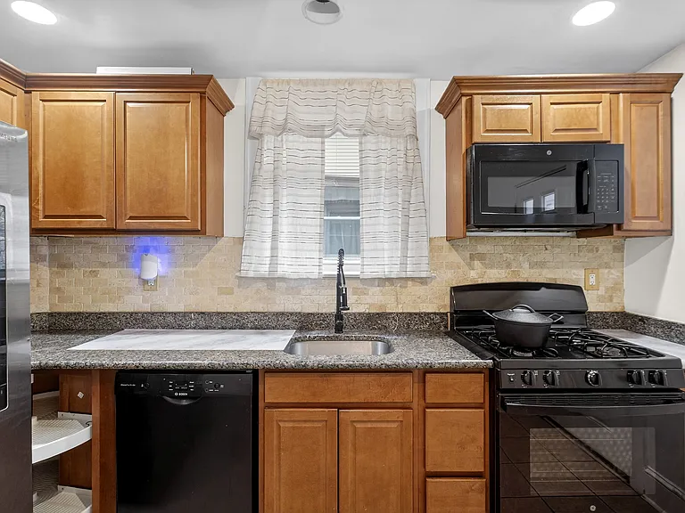 5726 Jackson St #1 — Photo 7