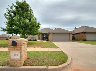 404 S Pointe Ln, Mustang, OK 73064