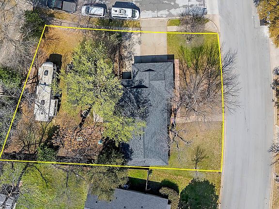 3rd image of 709 Hurstview Dr