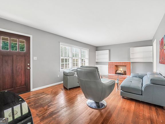 3rd image of 105 Upson Ave