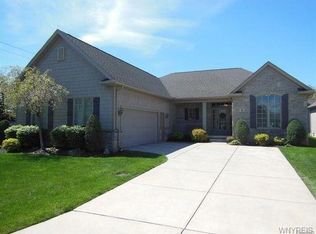 10 Hidden Creek Ct, Williamsville, NY