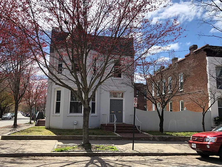 2401 PARK AVENUE WITH ADJOINING FENCED IN PRIVATE LOT