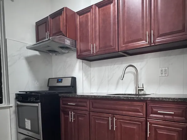(undisclosed Address), Woodhaven, NY 11421