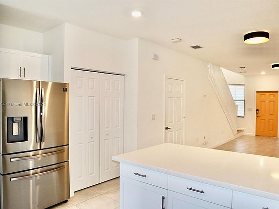 5th image of 1529 SW 28th St