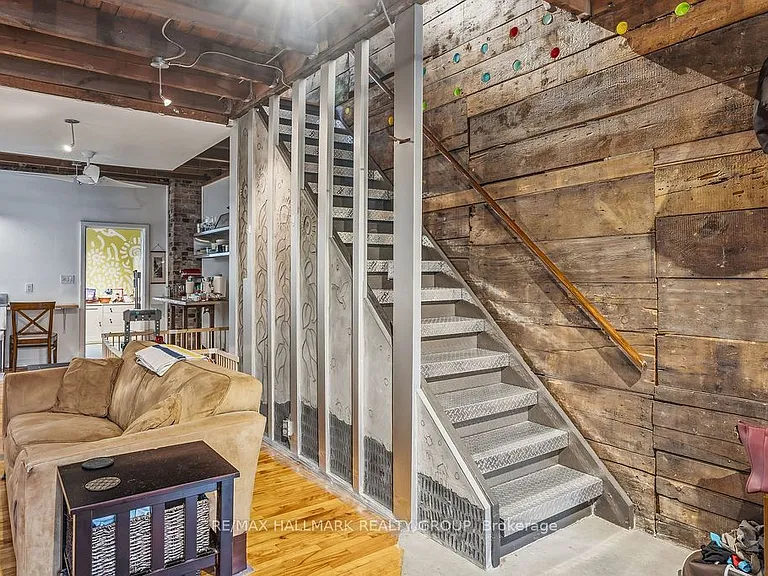 439 Kent St — Photo 9