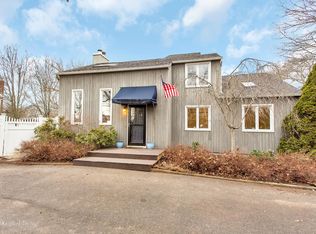 75 Argonne Rd E, Hampton Bays, NY 11946