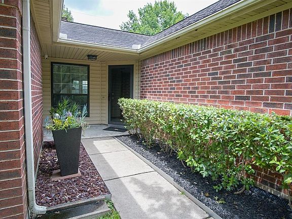 5th image of 4915 Meadowglen Dr