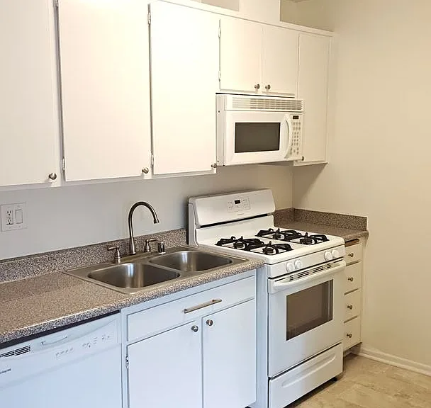 Ben Lomond Apartments — Photo 4