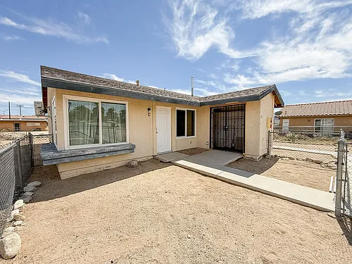 5839 Bagley Ave Photo 1