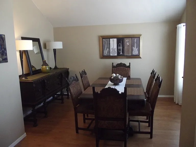 2122 Martin Dr — Photo 7