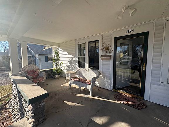4th image of 220 E Adams Ave