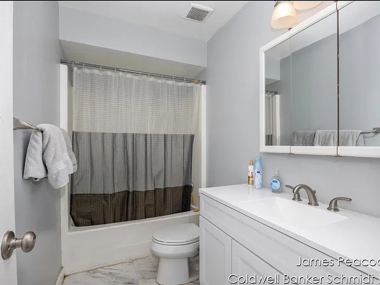 2182 Burton St SW — Photo 6