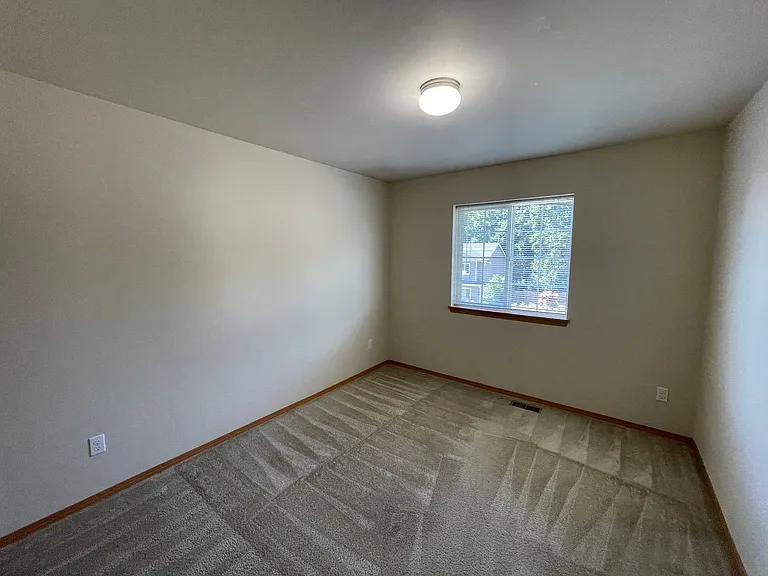 105 NE Albion St — Photo 7