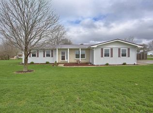 12015 Maple Hill Dr, Farmer City, IL 61842