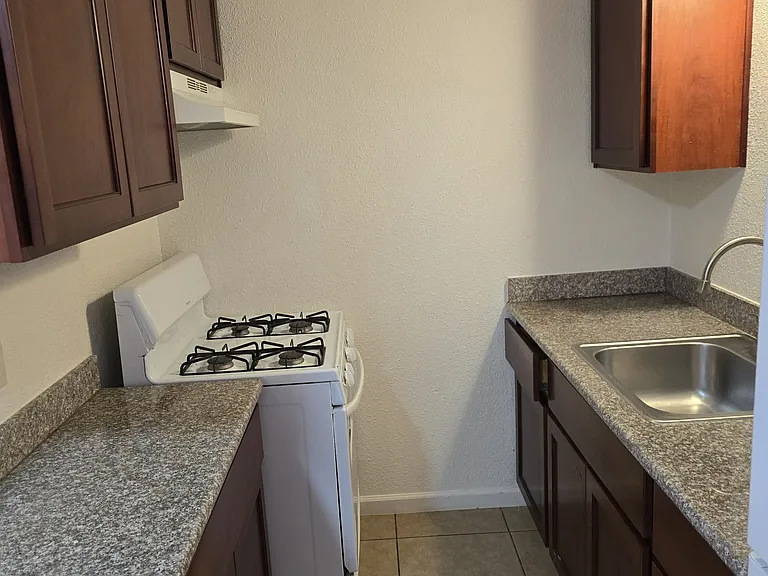 617 Maple St #2 — Photo 3