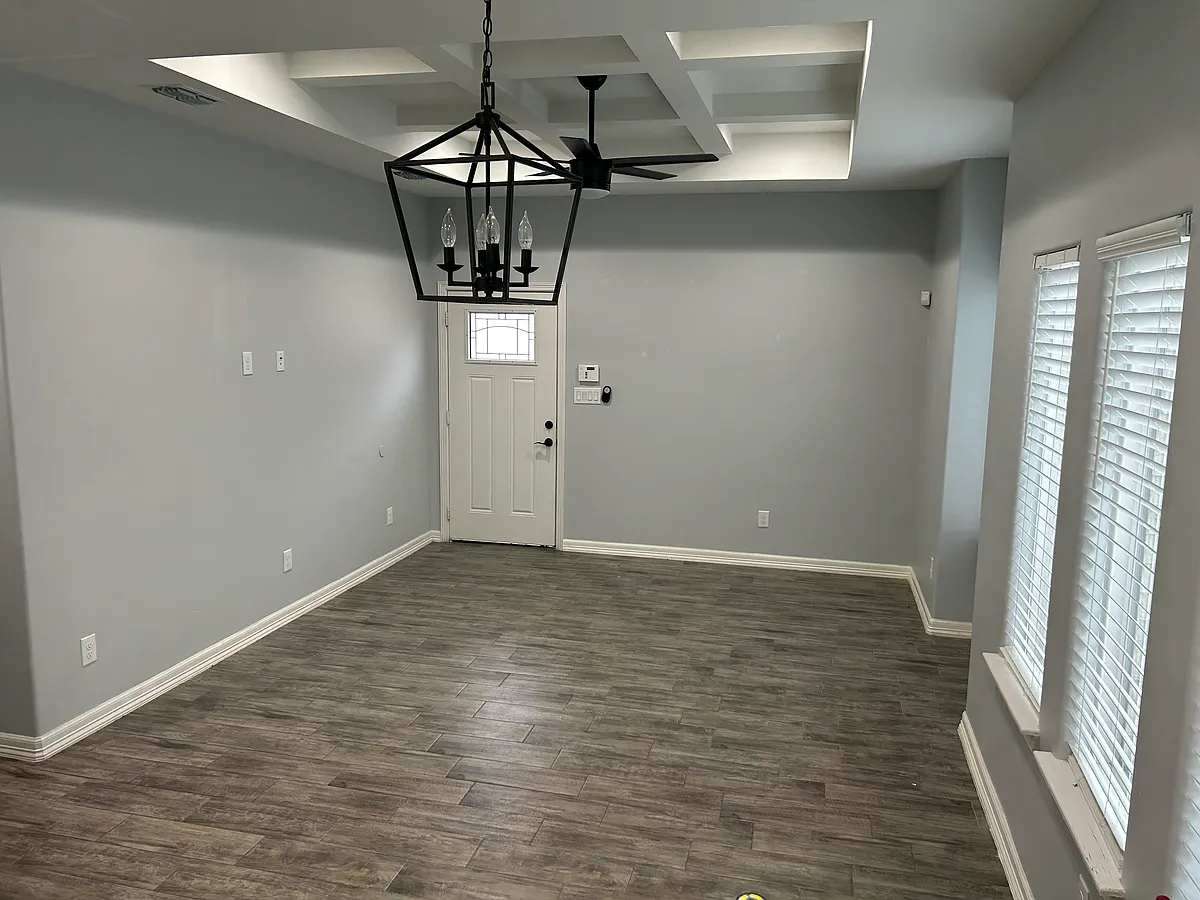 Building Photo - 5801 Nightingale Ave #3