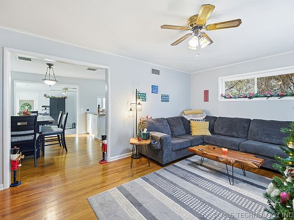 5th image of 3802 S Knoxville Ave